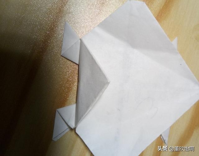 青蛙折纸会跳的（青蛙折纸会跳的远高）