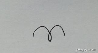 公主裙简笔画（艾沙公主裙简笔画）