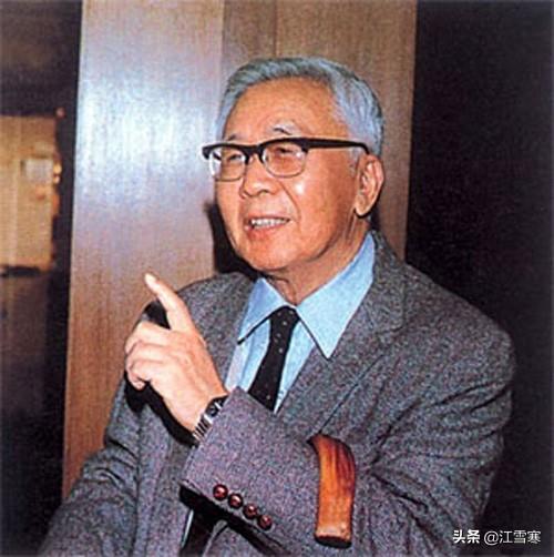 名人爱读书的故事有哪些（名人爱读书的故事有哪些10字）