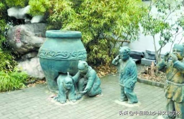 司马光砸缸细思极恐（司马光砸缸解读）